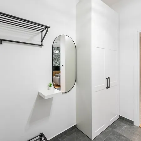 Vertigo One Bedroom - Free Private Parking-fast Wi-fi *