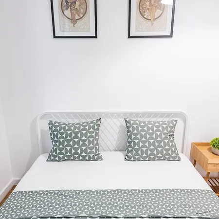 Vertigo One Bedroom - Free Private Parking-fast Wi-fi Apartmán