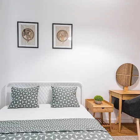 Vertigo One Bedroom - Free Private Parking-fast Wi-fi דירה *