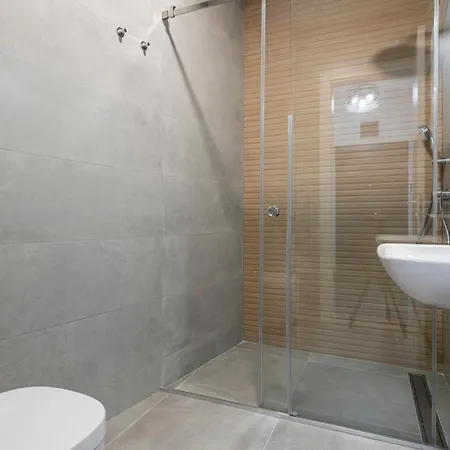 Vertigo One Bedroom - Free Private Parking-fast Wi-fi * Novi Sad