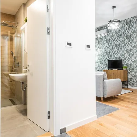 Vertigo One Bedroom - Free Private Parking-fast Wi-fi *