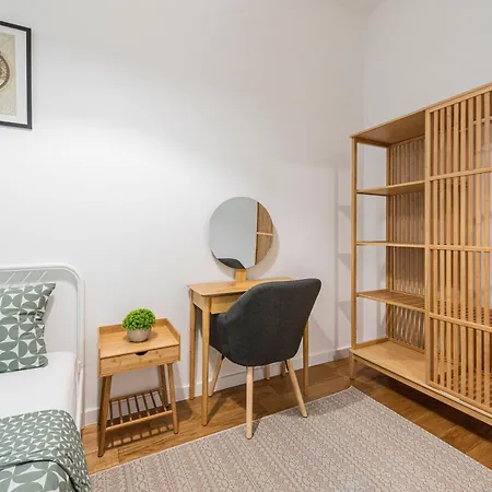 Vertigo One Bedroom - Free Private Parking-fast Wi-fi Daire *