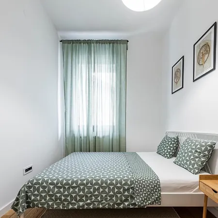 Vertigo One Bedroom - Free Private Parking-fast Wi-fi
